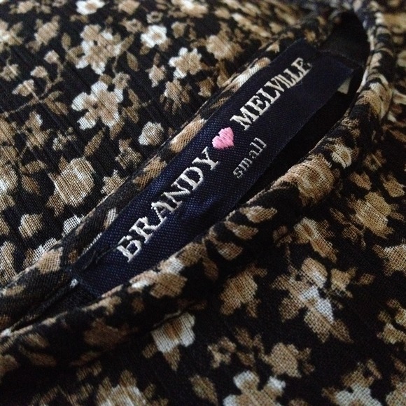 Brandy Melville Piper Dress - Picture 4 of 4