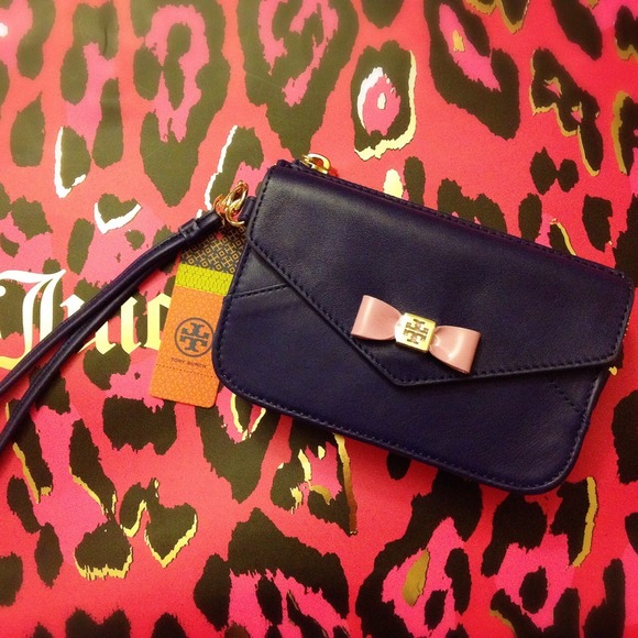 Tory Burch Clutches & Wallets - Tory Burch Ribbon Bow Wristlet