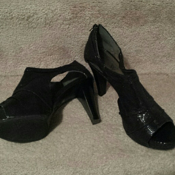 Shoes - Picture 1 of 4