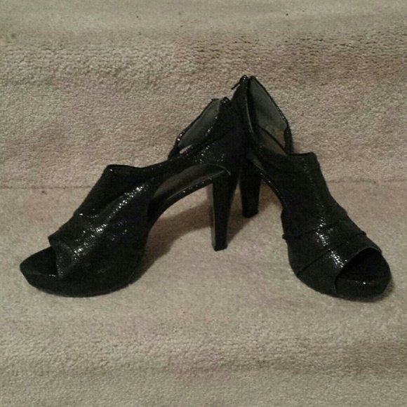 Shoes - Picture 2 of 4