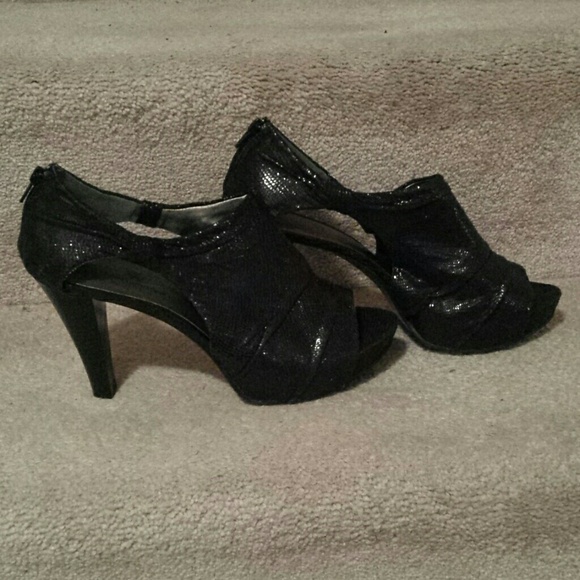 Shoes - Picture 3 of 4