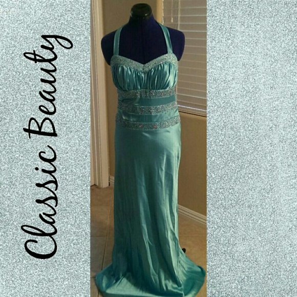 🆕 BORA U.S.A Gown