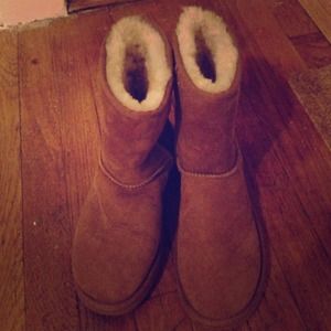 Classic short UGG boots