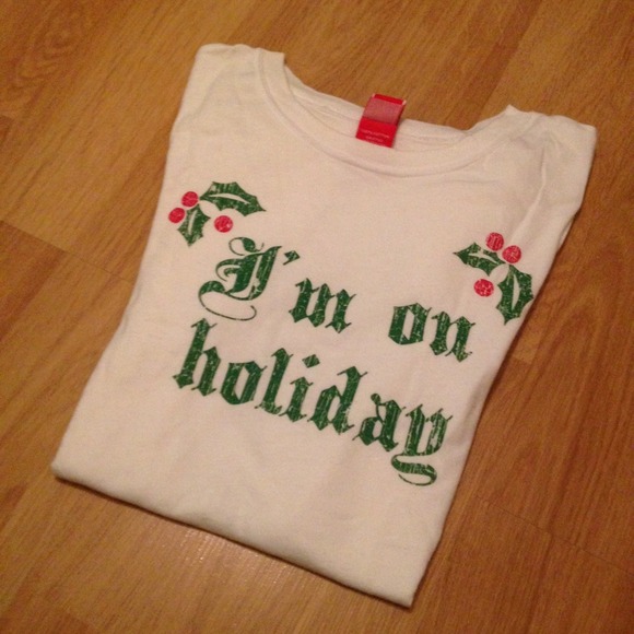 ❌Bundled❌I'm on Holiday White Christmas Tee - Picture 2 of 3