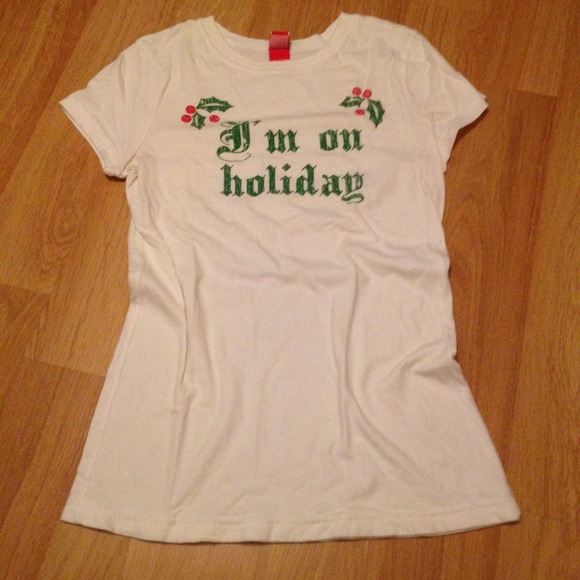 ❌Bundled❌I'm on Holiday White Christmas Tee - Picture 3 of 3