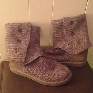 Gray knit uggs