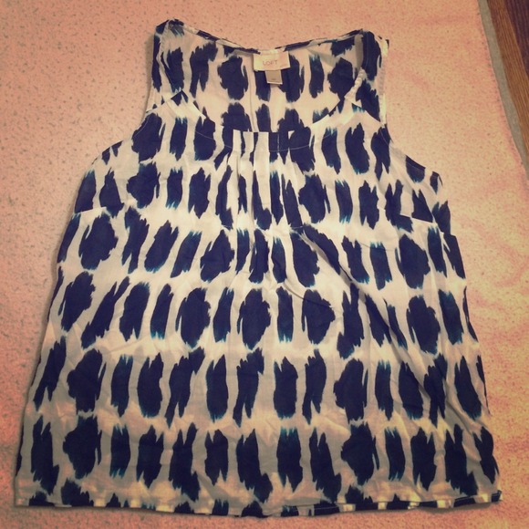 White and blue spotted tank