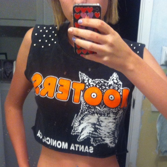 vintage hooters shirt