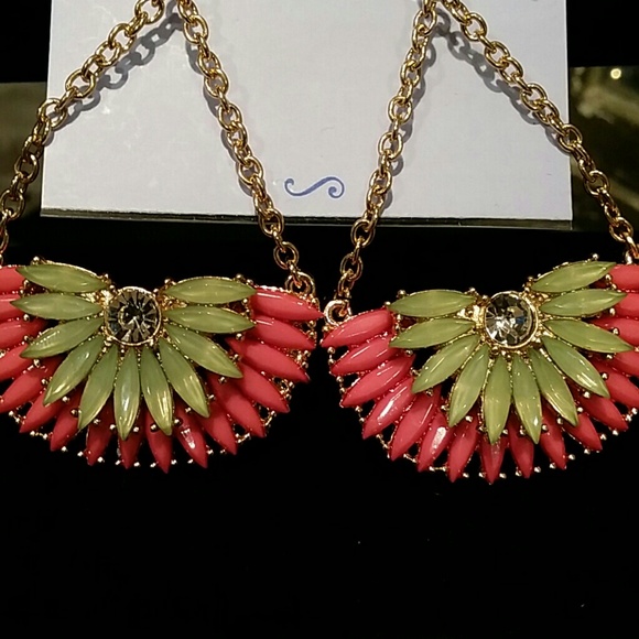 Periwinkle by Barlow Earrings New/tag - Picture 2 of 3