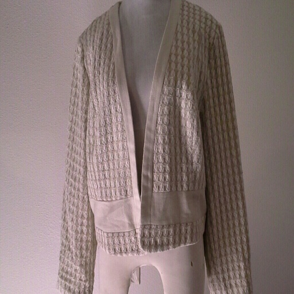 NWT beatiful beige jacket with gold thread. lined.