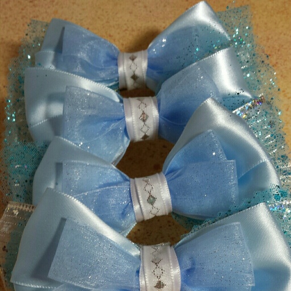 Disney's Frozen inspired Elsa hairbows - Picture 1 of 1