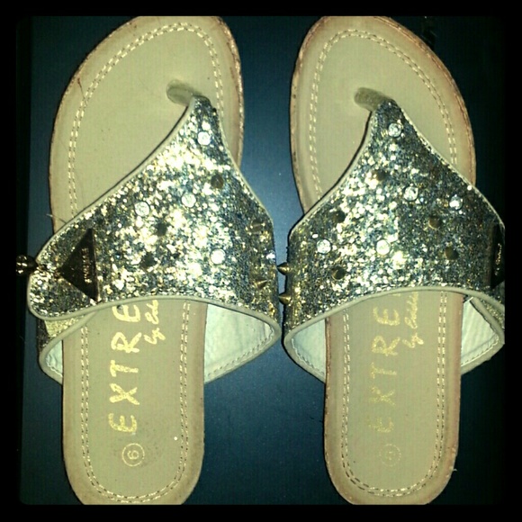 Cute sandals never worn