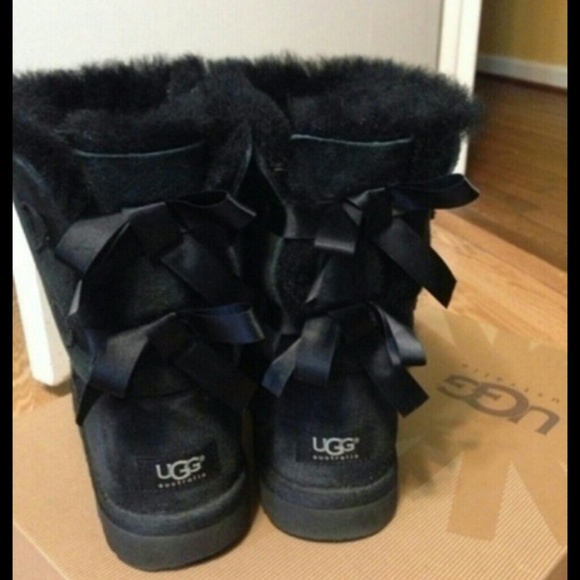 Black bow uggs