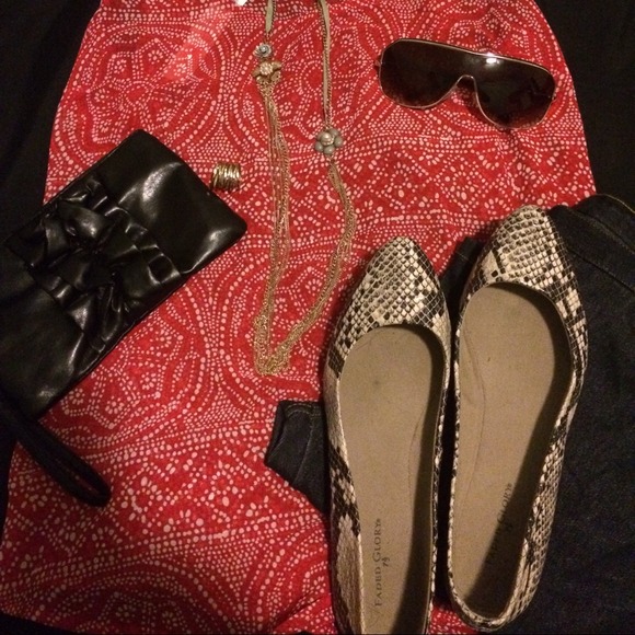 Pointed toe flat snake skin shoes- nwot