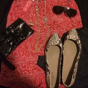 Pointed toe flat snake skin shoes- nwot