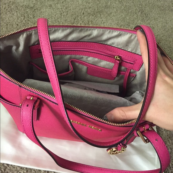 🚫🚫SOLD🚫🚫 Authentic MK - Picture 3 of 4
