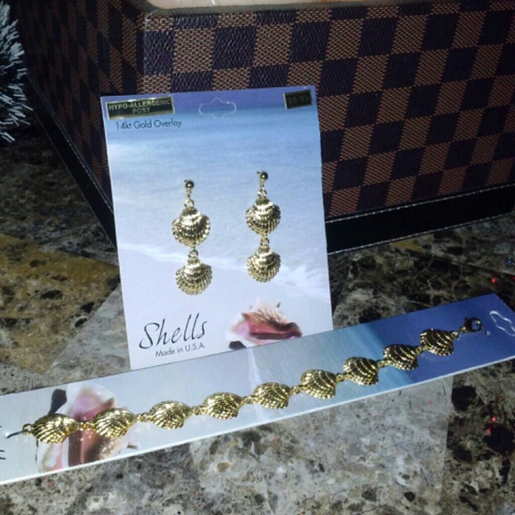 Shell Bracelet and Earrings Set