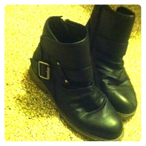 Black short boots