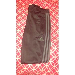🚫Adidas sweatpants🚫HOLDING