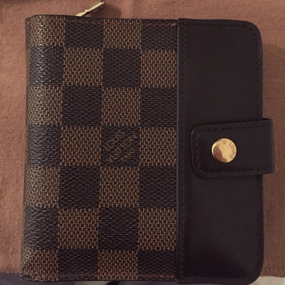 Louis Vuitton Handbags - Authentic Louis Vuitton Damier wallet