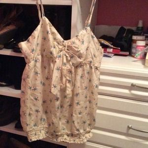 Pretty floral silky tank top!