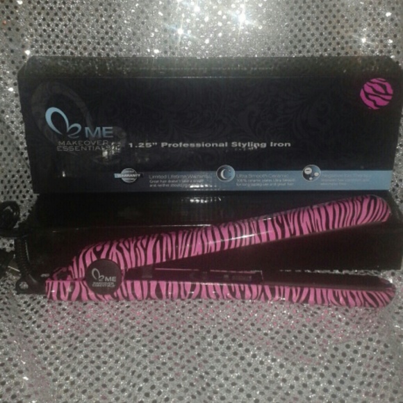 REDUCED..ME Makeover Essentials Straightening Iron - Picture 2 of 3