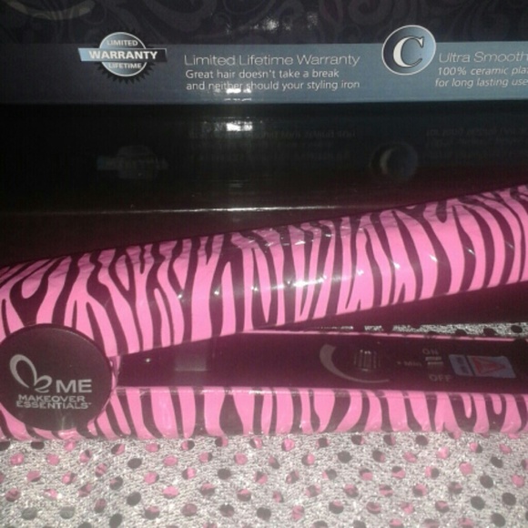 REDUCED..ME Makeover Essentials Straightening Iron - Picture 3 of 3
