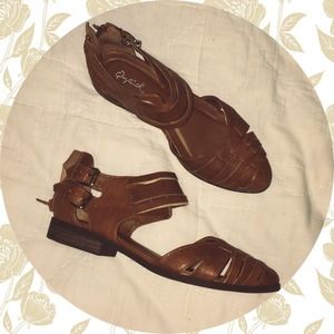 Cutout brown flats