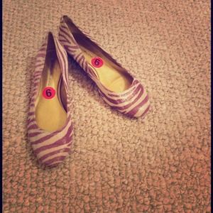 Bandaleino flats with a small heel!