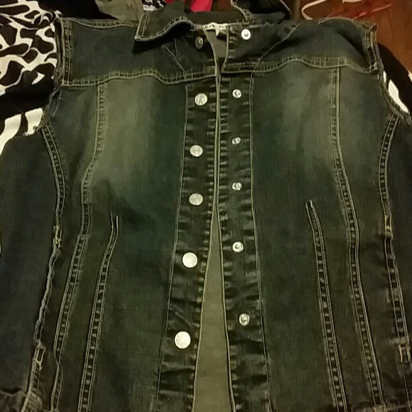 Denim cut sleeve jacket