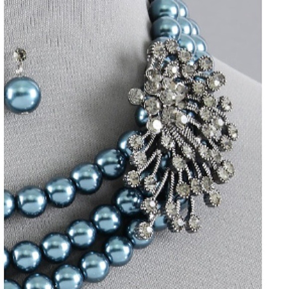 Pearl w/Brooch Necklace Set - Picture 2 of 2