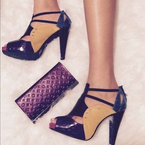 Color block shoes 🚫sold locally🚫