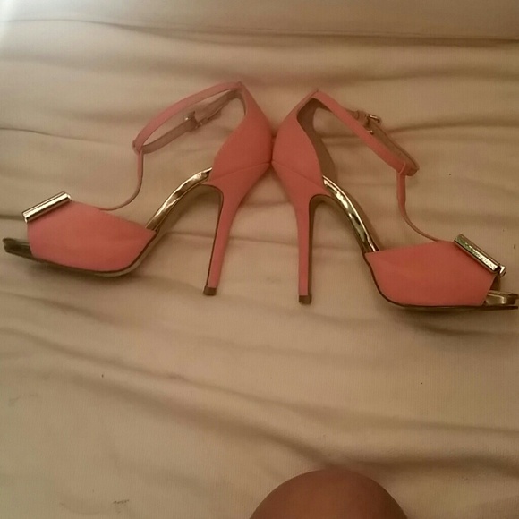 💥REDUCED!💥Peep Toe Pumps - Picture 2 of 4