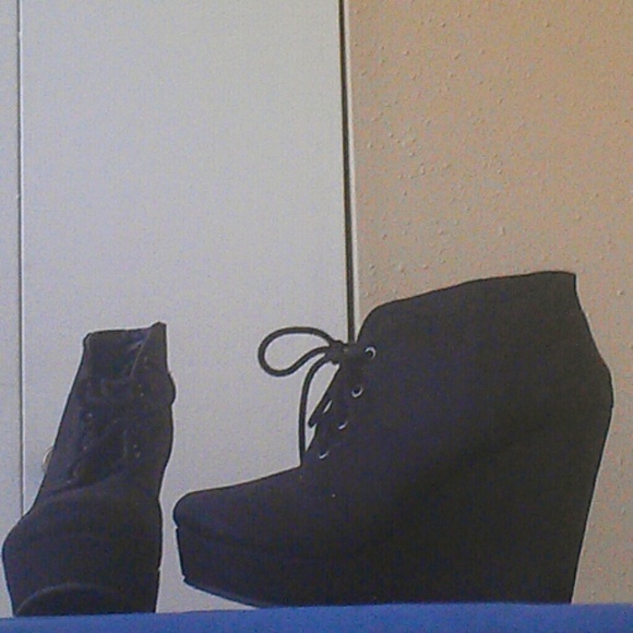 Black wedge heels!!!