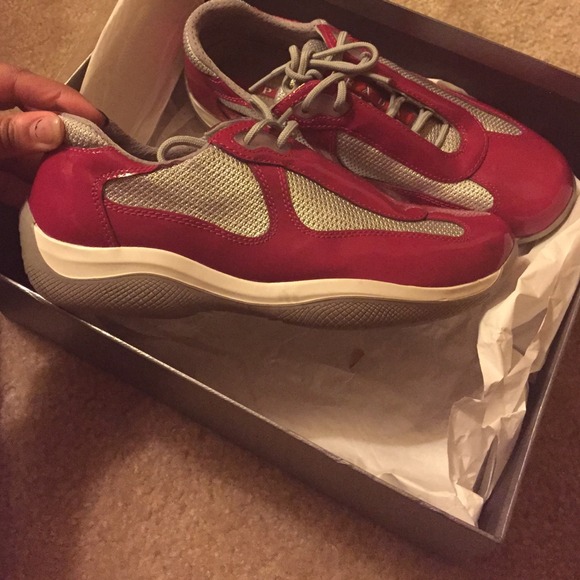 Authentic Pink Prada sneakers - Picture 2 of 4