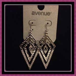 2/$10 🎉HOST PICK 1/28🎉 NWT Silver Earrings