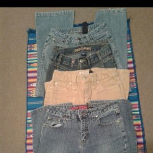 Selling girls jeans all four size 7 in kids size