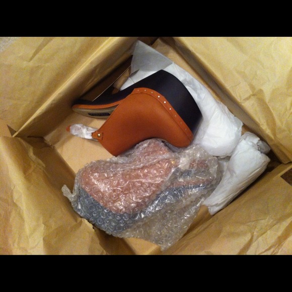 NEW MESSECA SHOES - Picture 2 of 2