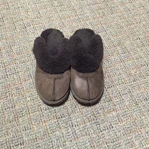 Ugg slippers size 7
