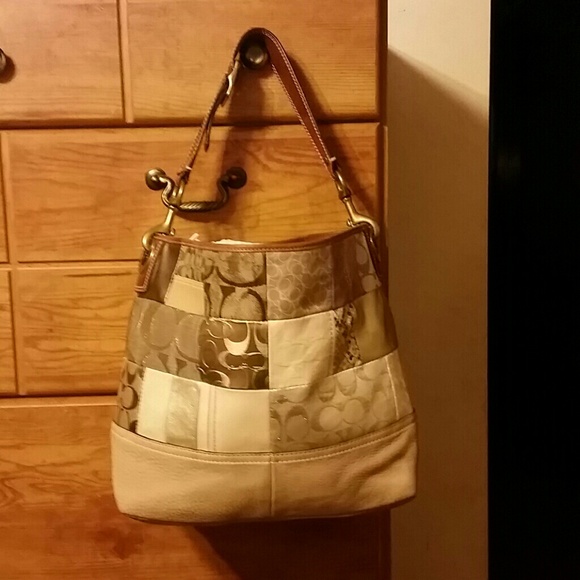 100 % AUTHENTIC COACH TOTE. RARE.