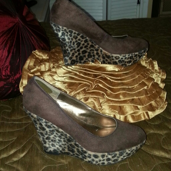 TigerAnd Brown color Wedges(Wild Diva)