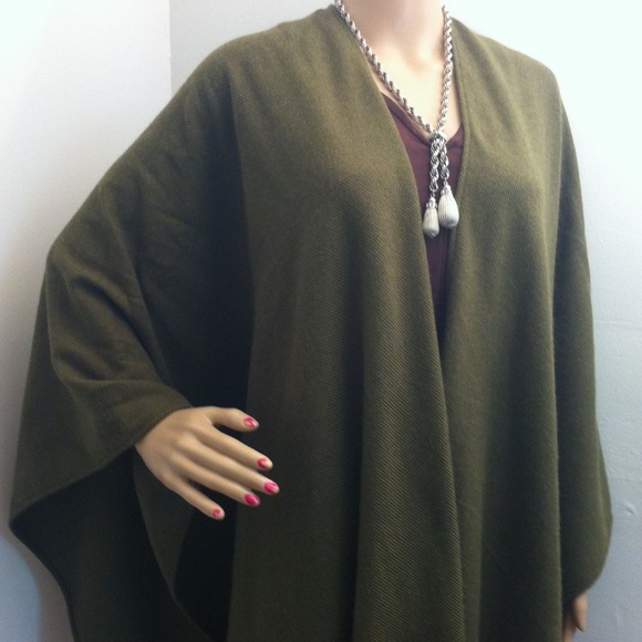 Avenue Sweaters - Deep olive green woven blanket shawl. NWOT