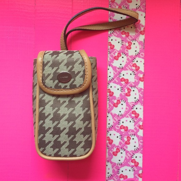 nine west phone pocket