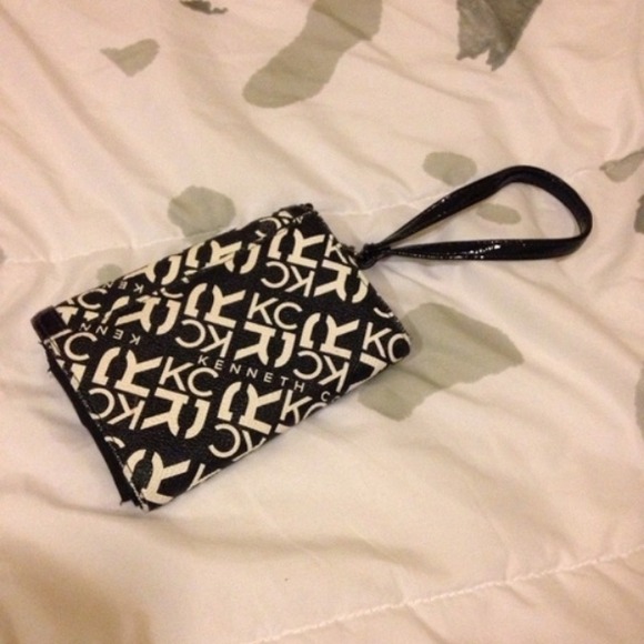 Kenneth Cole reaction wristlet - Picture 3 of 3