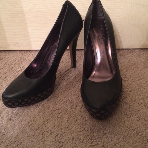 Black pumps - Picture 1 of 2