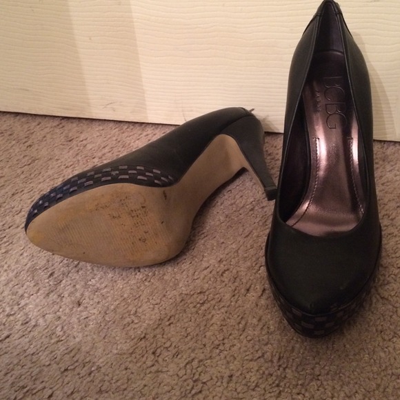 Black pumps - Picture 2 of 2