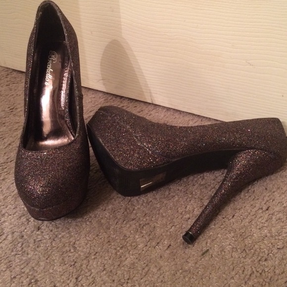 Very high pumps - Picture 1 of 3