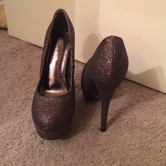 Very high pumps - Picture 2 of 3