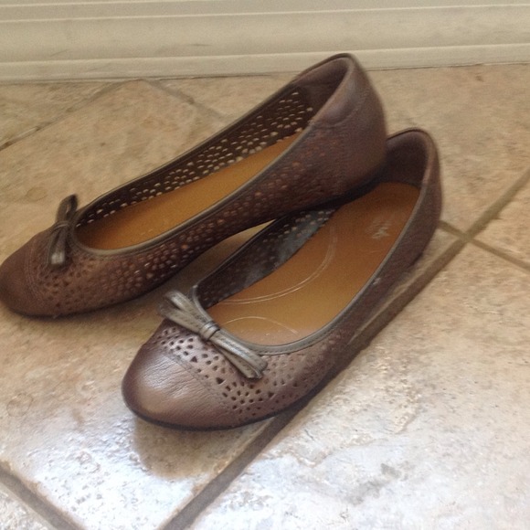 Clarks "Poem" bendables leather ballet flats
