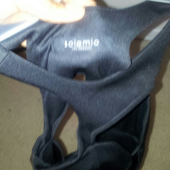 A dress - Picture 3 of 3